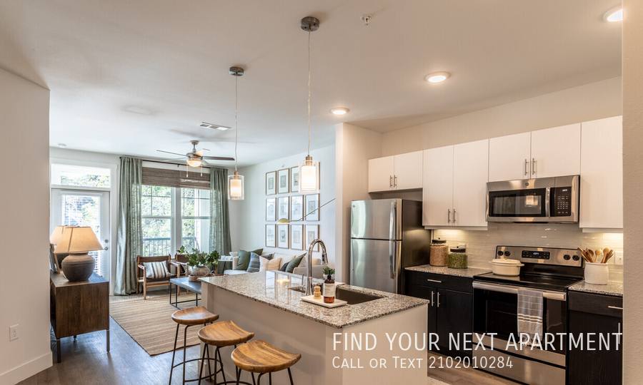 707 Oak Park Dr #101, Boerne, TX 78006