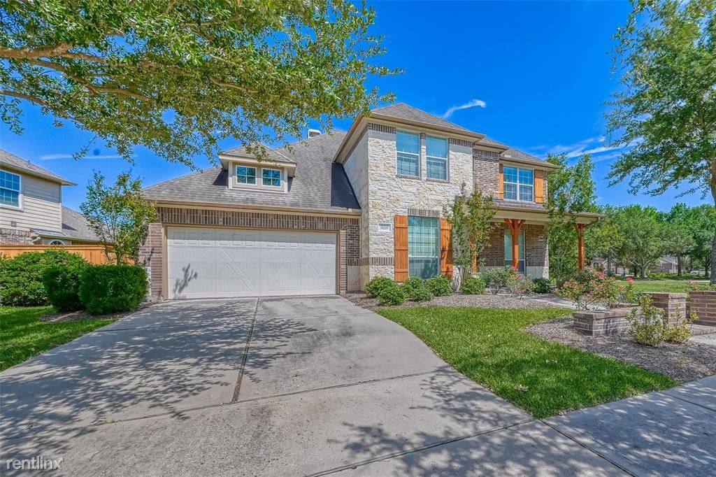 18339 E Laura Shore Dr, Cypress, TX 77433