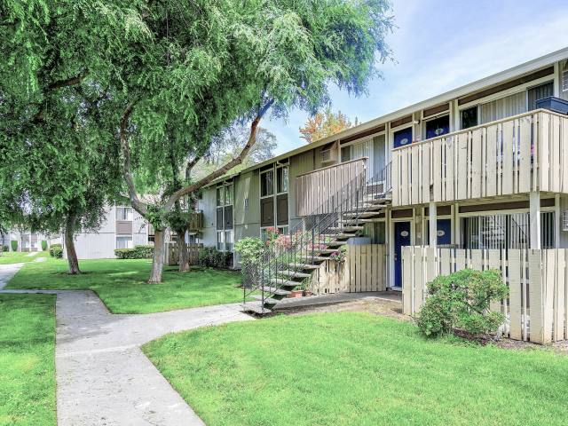 Apartment for rent at 2118 Canoas Garden Ave #E12, San Jose, CA 95125
