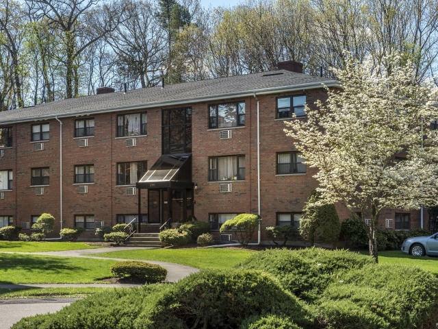 Apartment for rent at 260-290 Grove St #E12, Auburndale, MA 02466