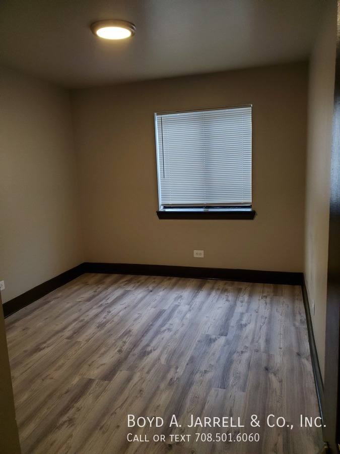 Apartment for rent at 963 E 84th St, Chicago, IL 60619