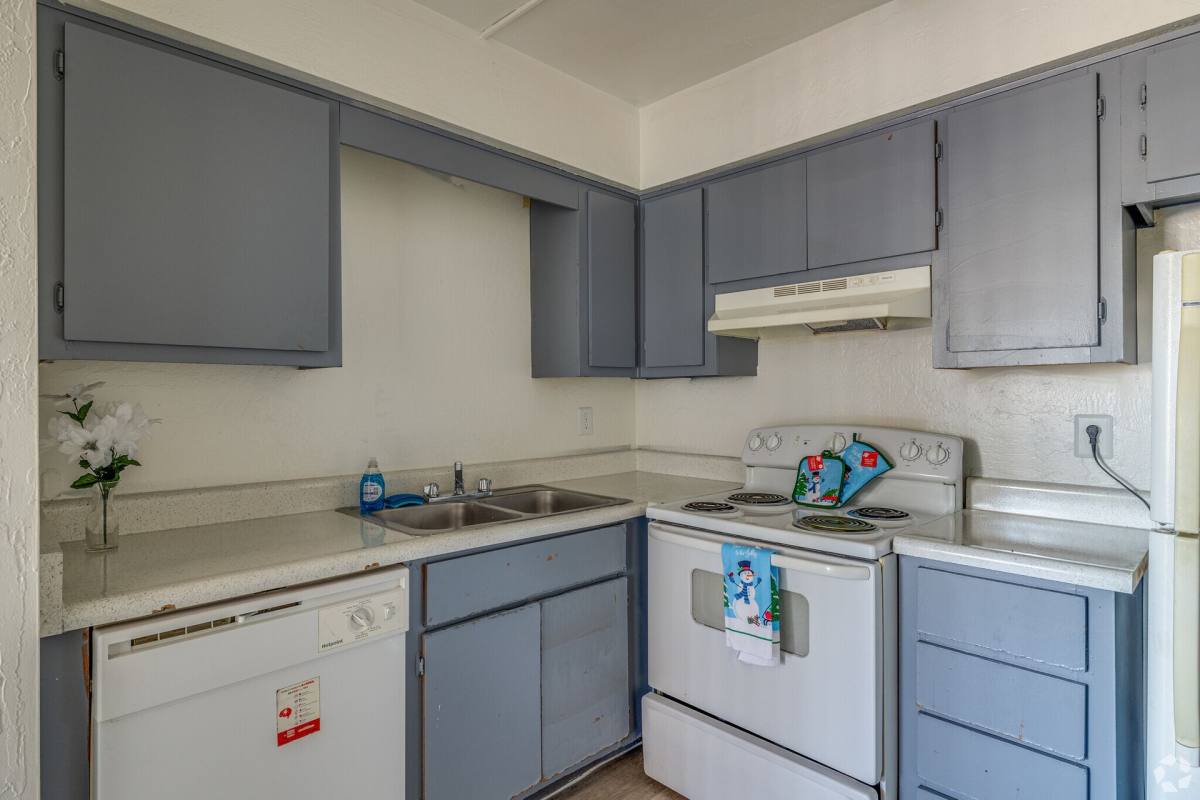 Apartment for rent at 2550 W Hazelwood St, Phoenix, AZ 85017
