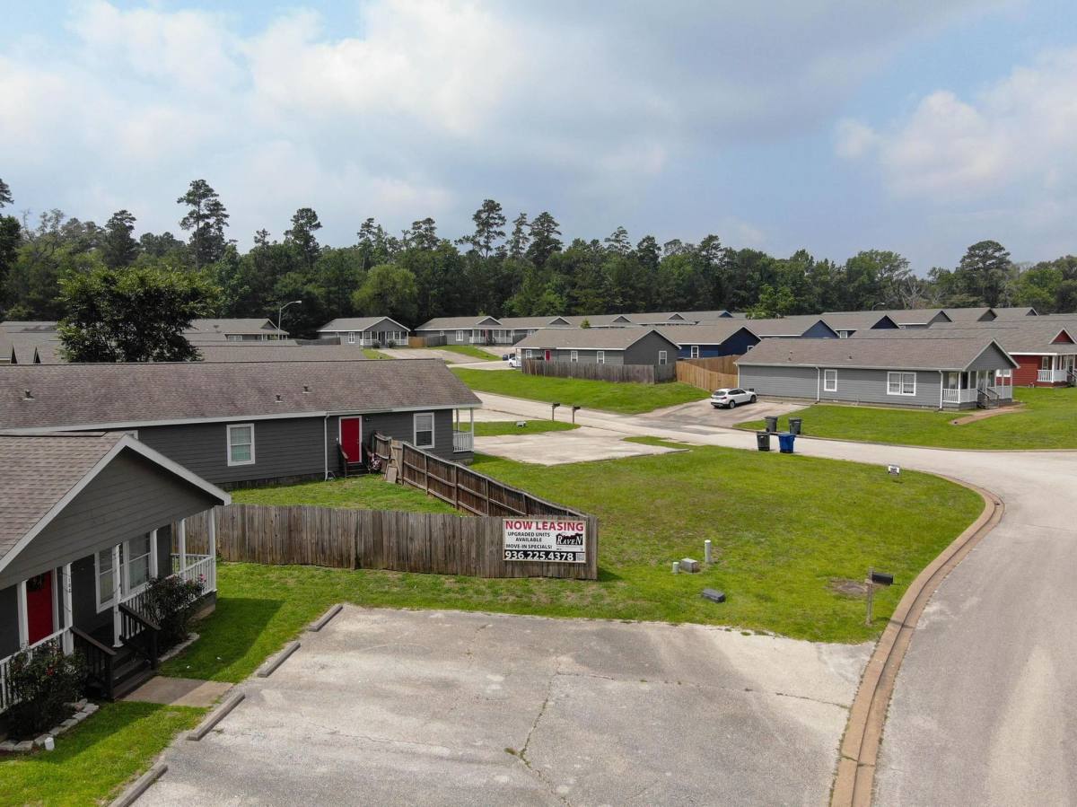 Apartment for rent at 109 Varsity Dr, Huntsville, TX 77340