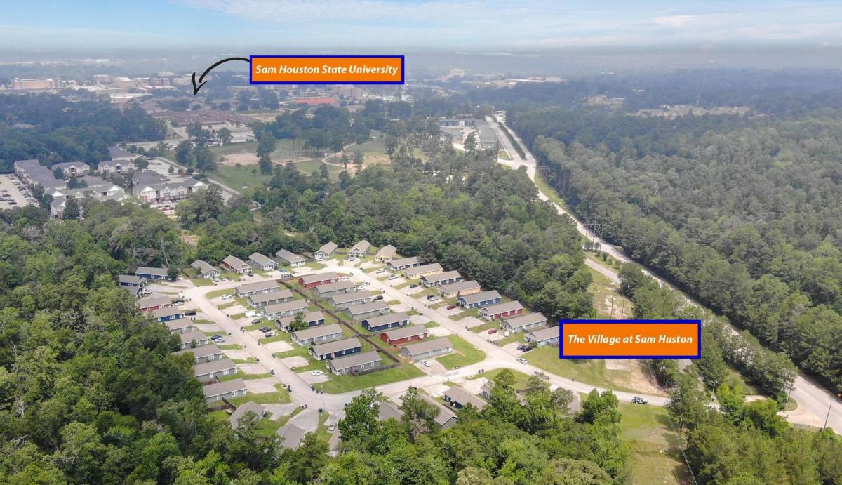 Apartment for rent at 109 Varsity Dr, Huntsville, TX 77340