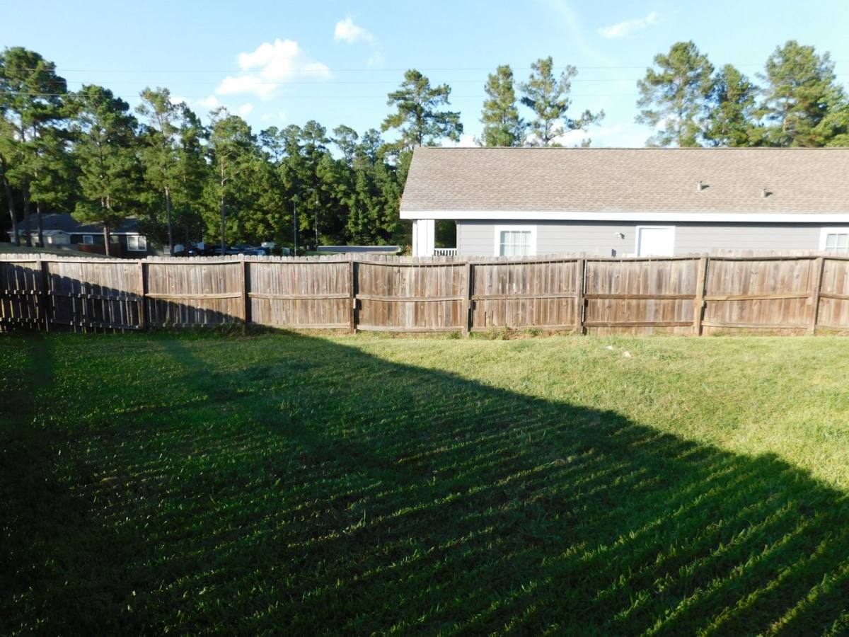 Apartment for rent at 109 Varsity Dr, Huntsville, TX 77340
