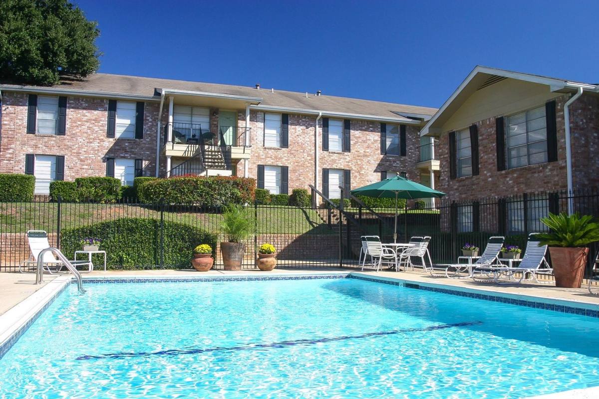 Apartment for rent at 2451 Lake Rd, Huntsville, TX 77340