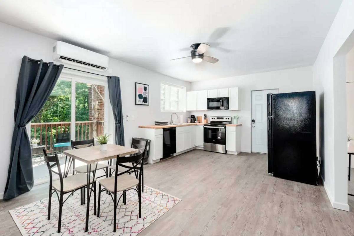 Apartment for rent at 5500 Delmar Blvd, Saint Louis, MO 63112