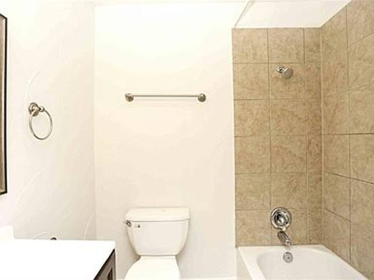 Apartment for rent at 2313 N Fitzhugh Ave, Dallas, TX 75204