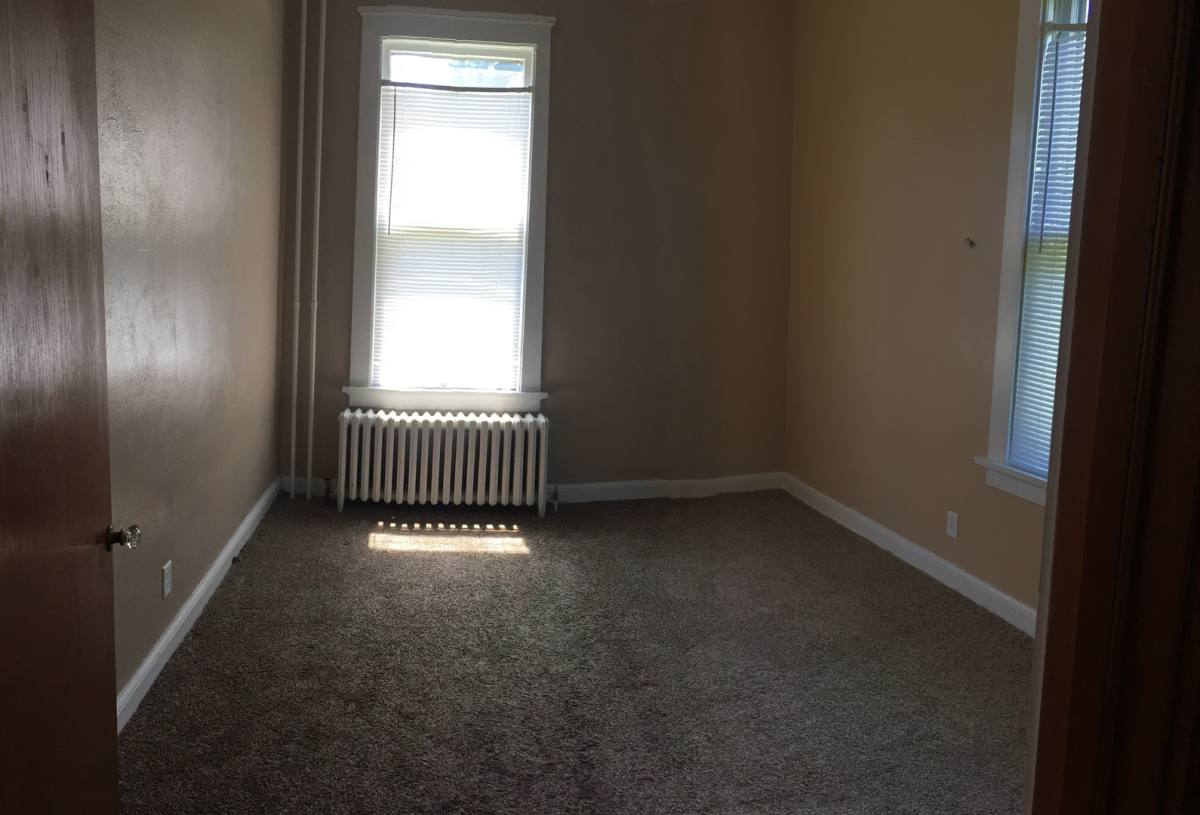 Apartment for rent at 220 W Washington St, Marengo, IA 52301