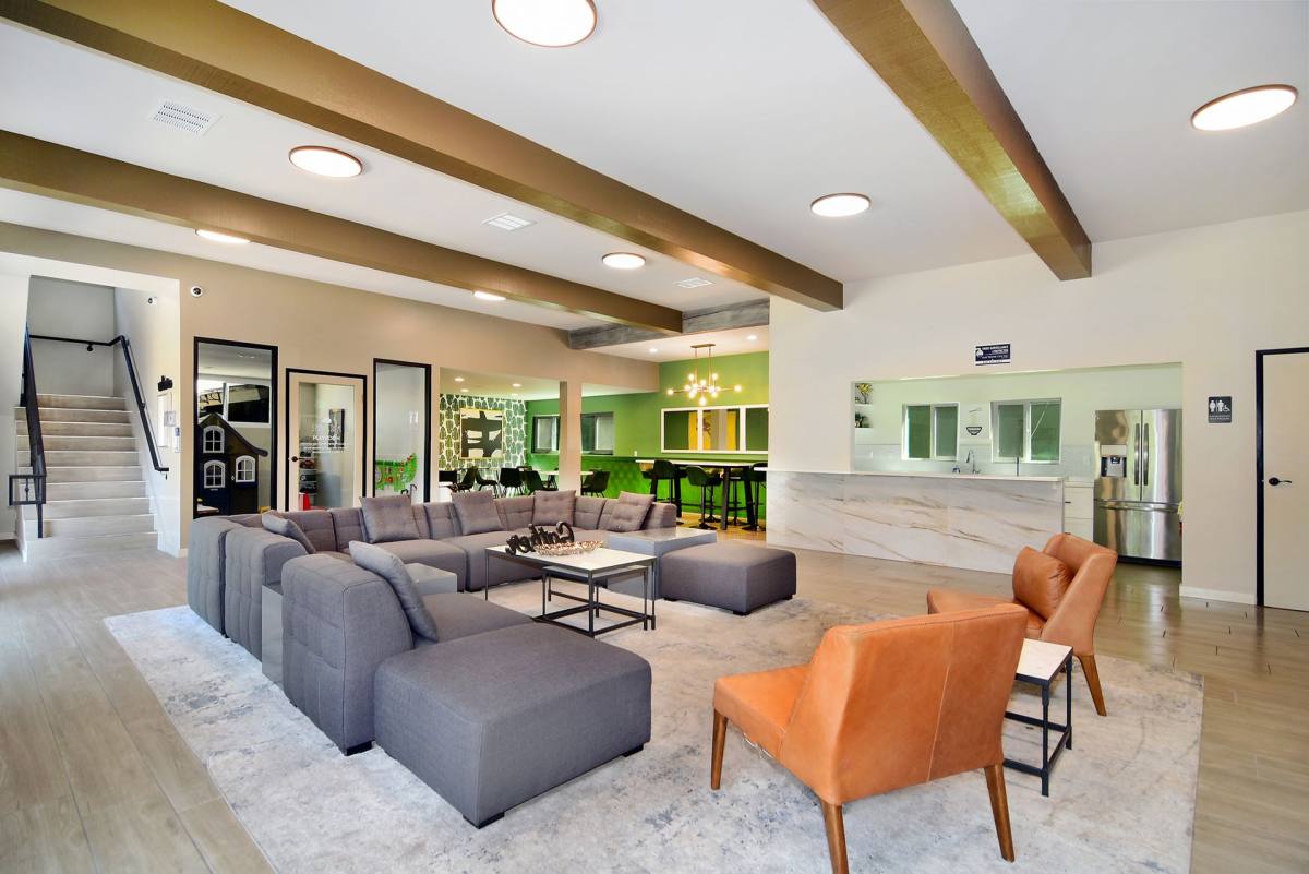 Apartment for rent at 14960 Sherman Way, Van Nuys, CA 91405