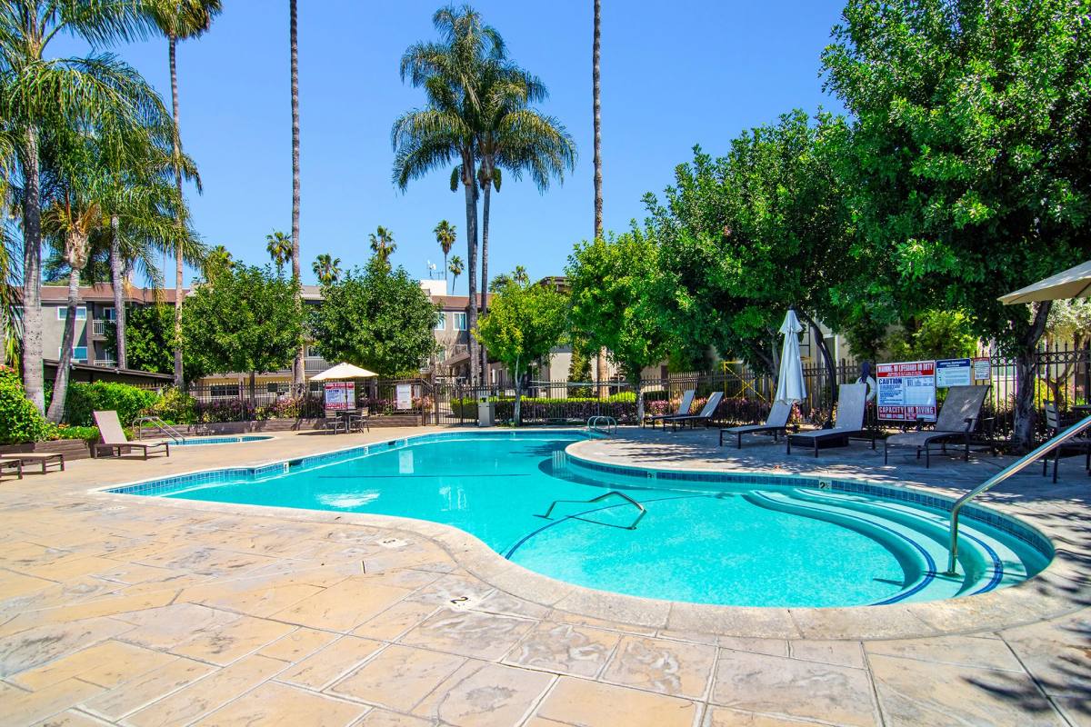 Apartment for rent at 14960 Sherman Way, Van Nuys, CA 91405