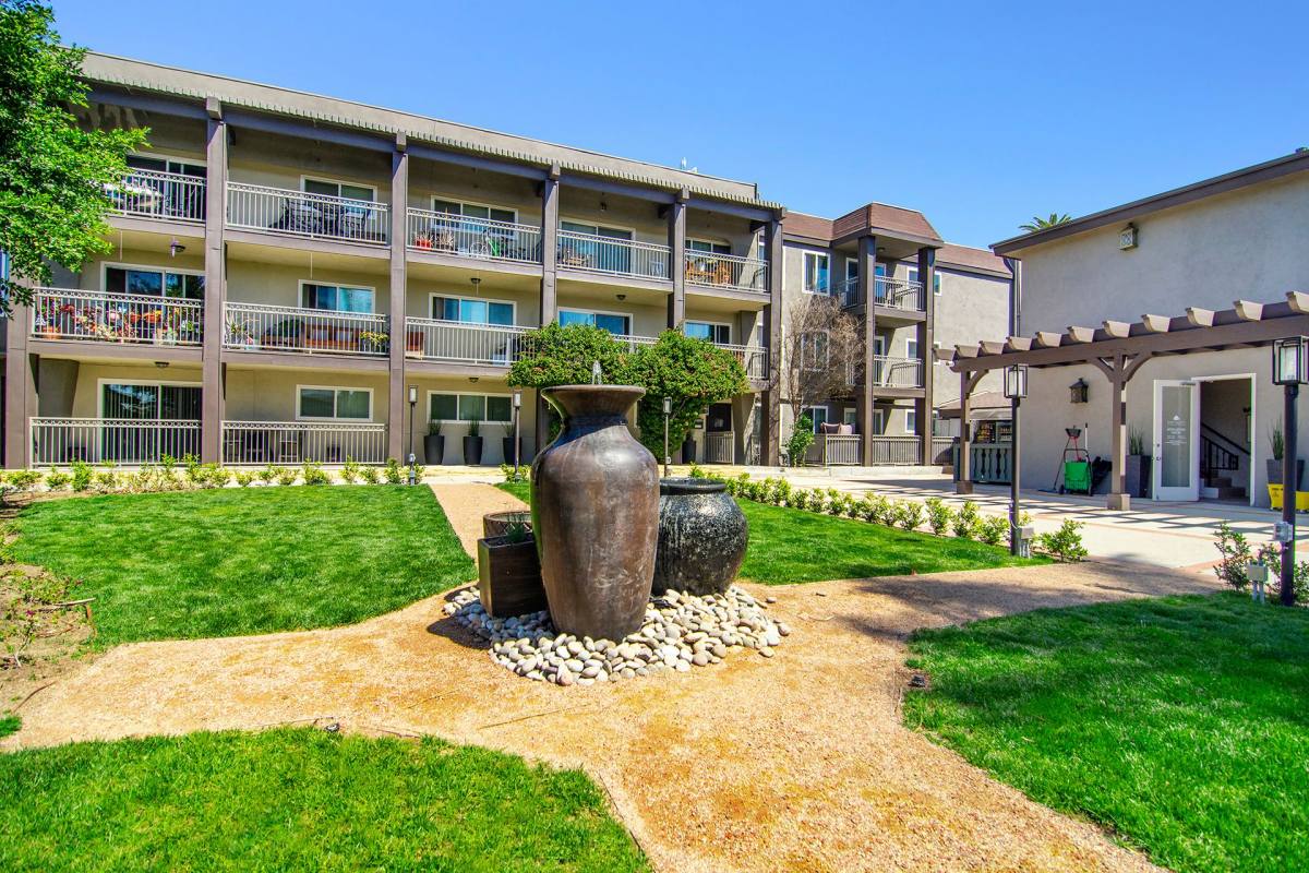 Apartment for rent at 14960 Sherman Way, Van Nuys, CA 91405