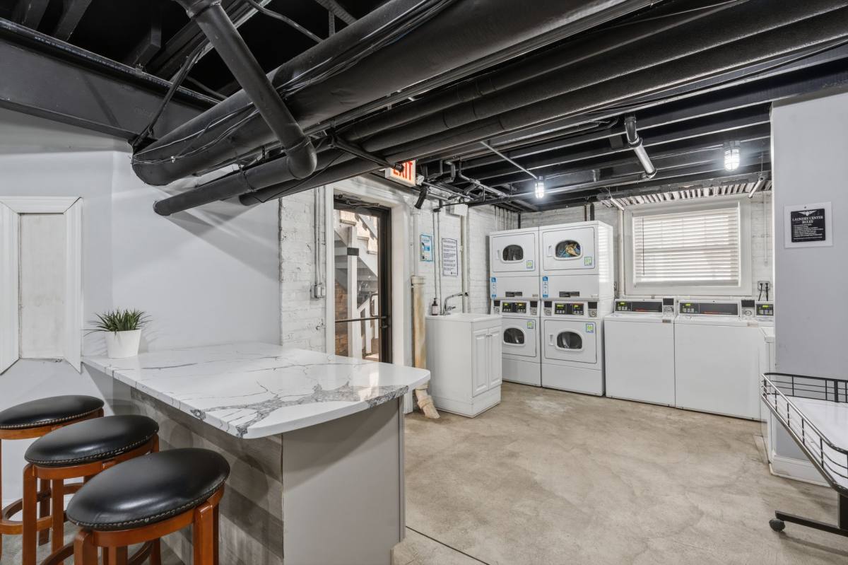 Apartment for rent at 6035-6045 N Winthrop, Chicago, IL 60660