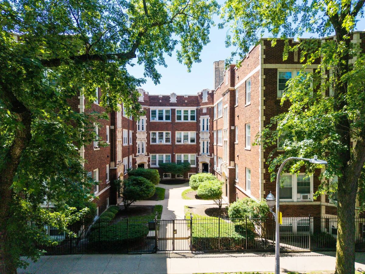 Apartment for rent at 6035-6045 N Winthrop, Chicago, IL 60660
