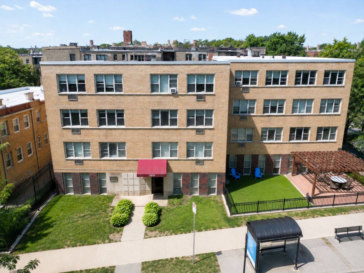 Apartment for rent at The Sheridan Estes at Loyola Park, 7070 N Sheridan Rd, Chicago, IL 60626