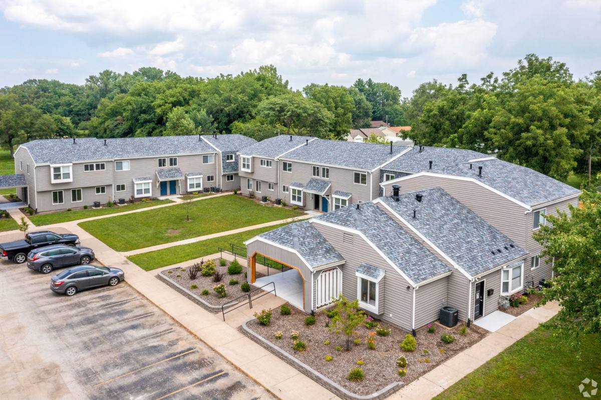The Lux Off Archer, 4000 Archer Dr, East Moline, IL 61244 - Townhouse for Rent - Image 3