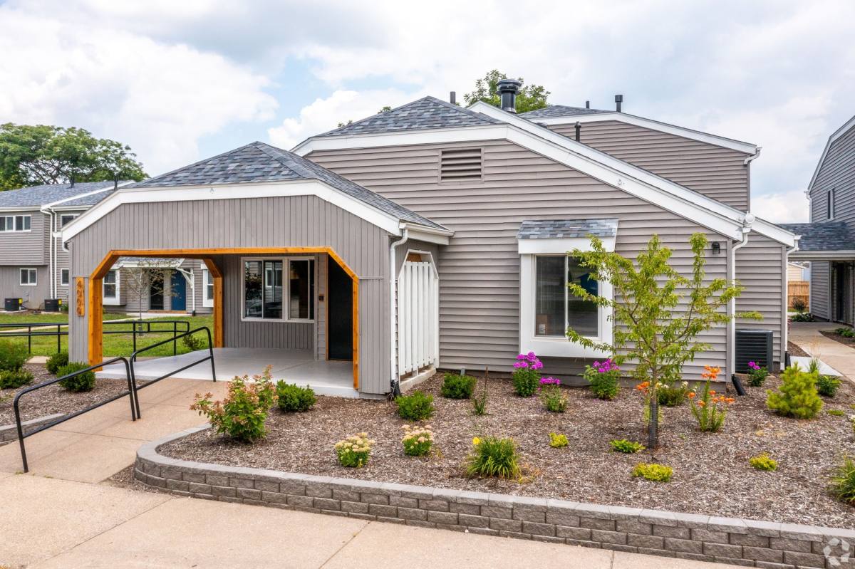 The Lux Off Archer, 4000 Archer Dr, East Moline, IL 61244 - Townhouse for Rent