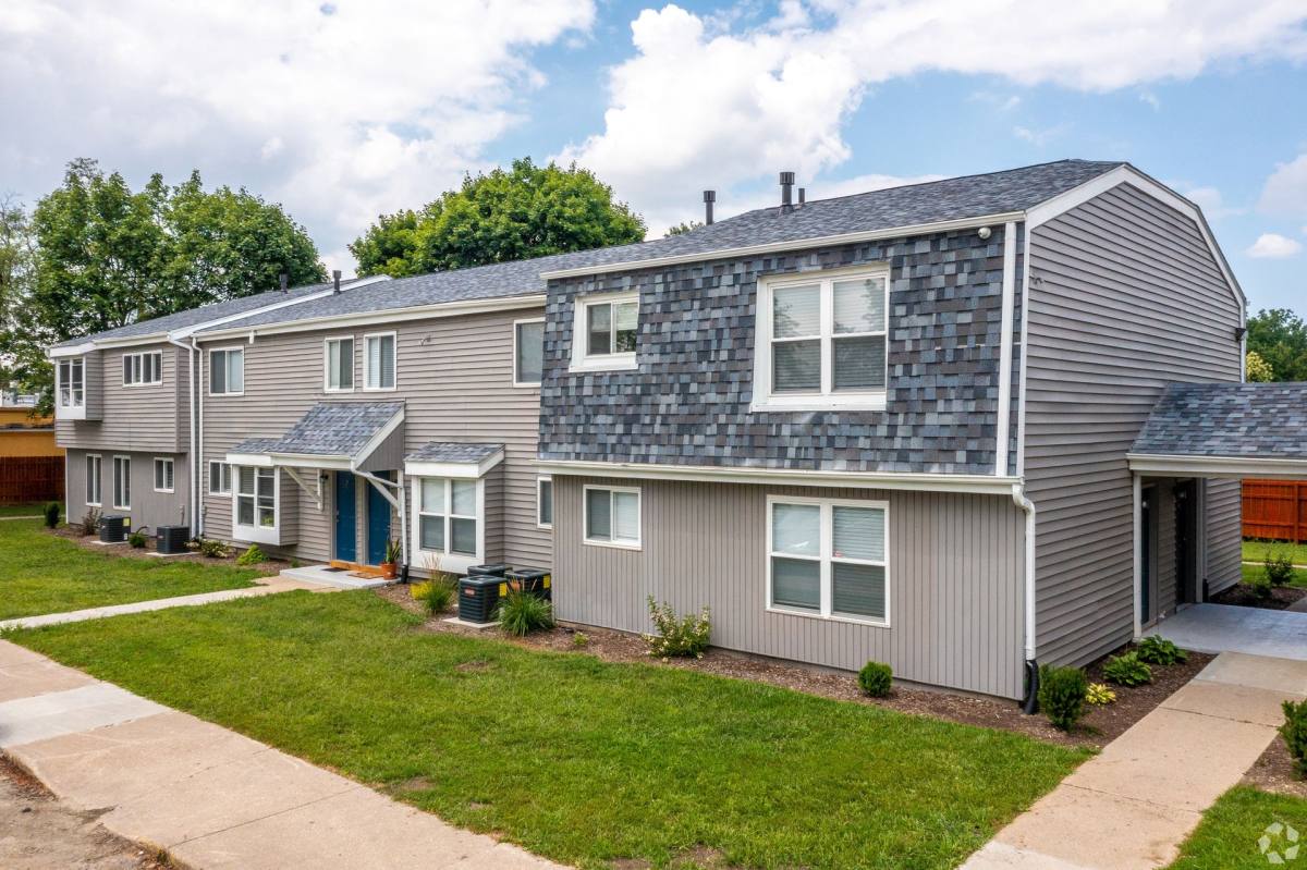 The Lux Off Archer, 4000 Archer Dr, East Moline, IL 61244 - Townhouse for Rent - Image 2