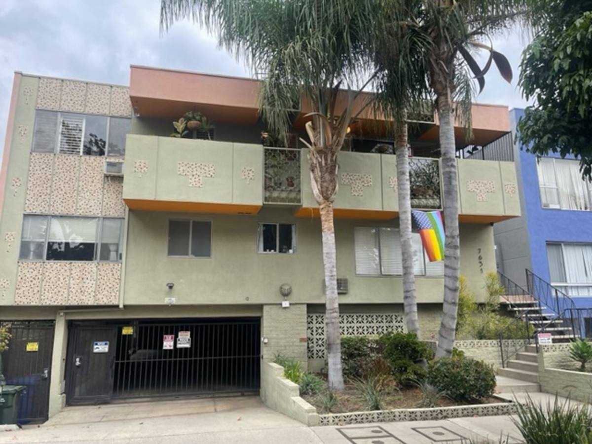 Apartment for rent at 7631 Norton Ave, Los Angeles, CA 90046