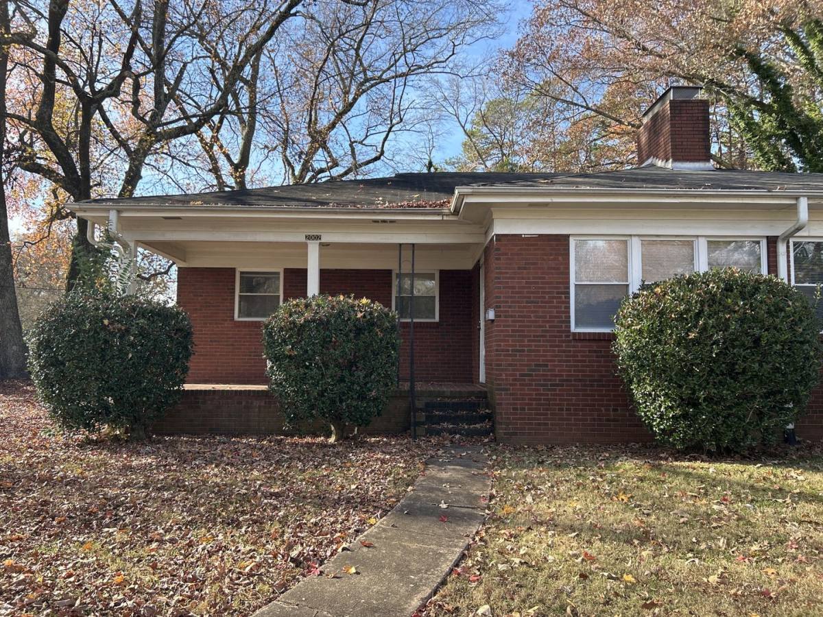 House for rent at 2002 Weststone Dr, Charlotte, NC 28208