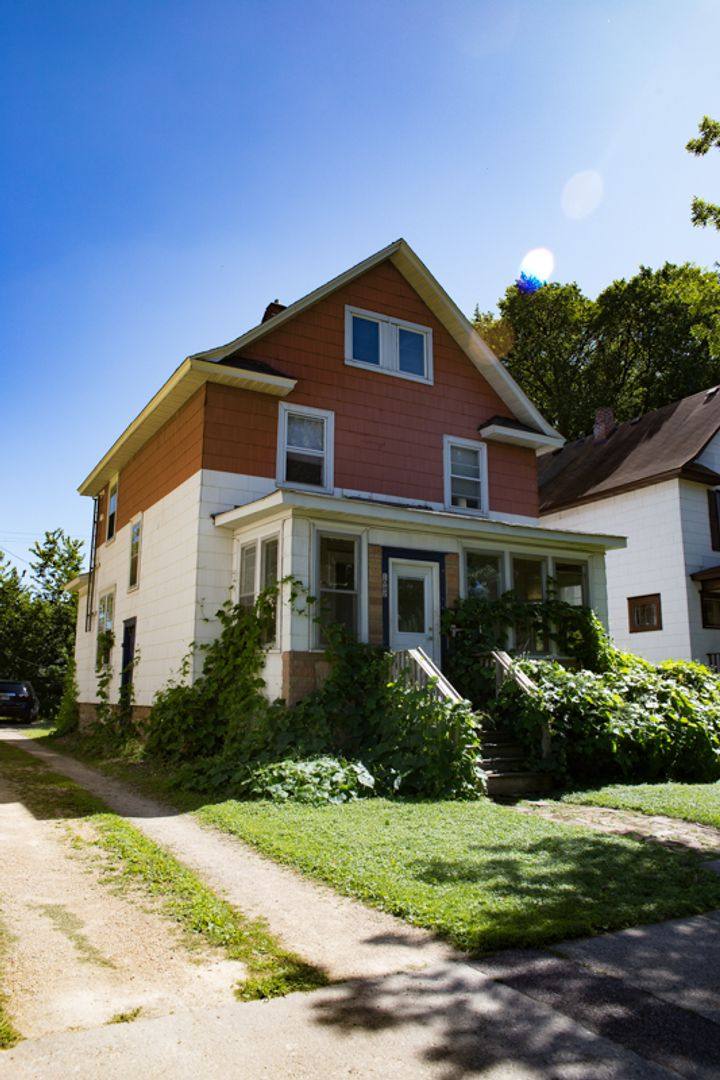 Apartment for rent at 1082 16th Ave SE, Minneapolis, MN 55414