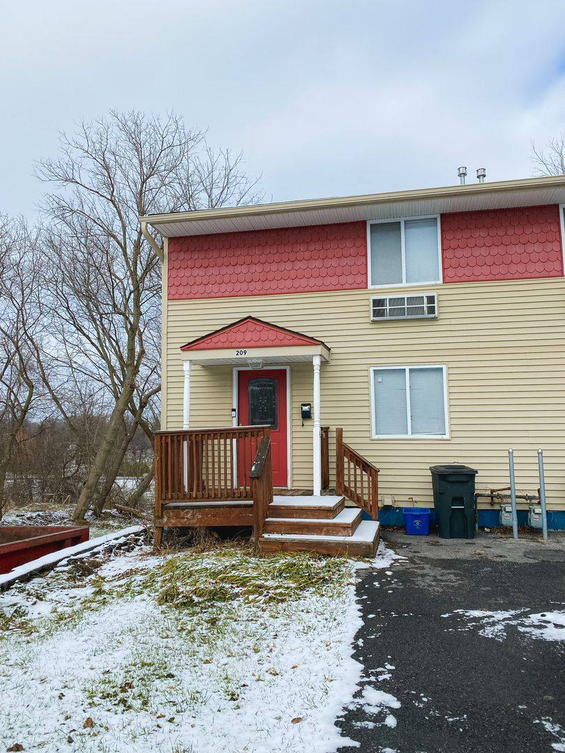 Apartment for rent at 209 Robert Dr, Syracuse, NY 13210