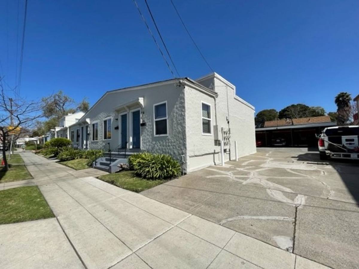 Apartment for rent at 2613 Sacramento St, Berkeley, CA 94703