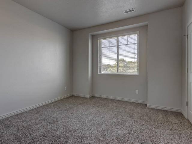 Apartment for rent at 1475 N Main St #E32, Layton, UT 84041