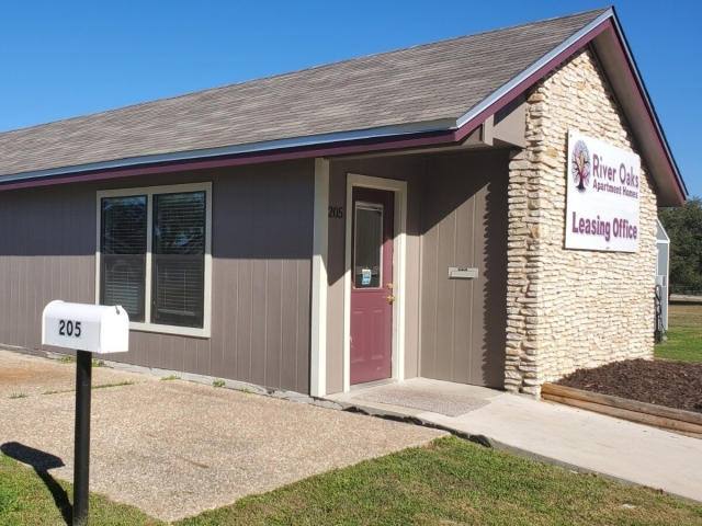 205 Northpointe Ave #E22, La Grange, TX 78945