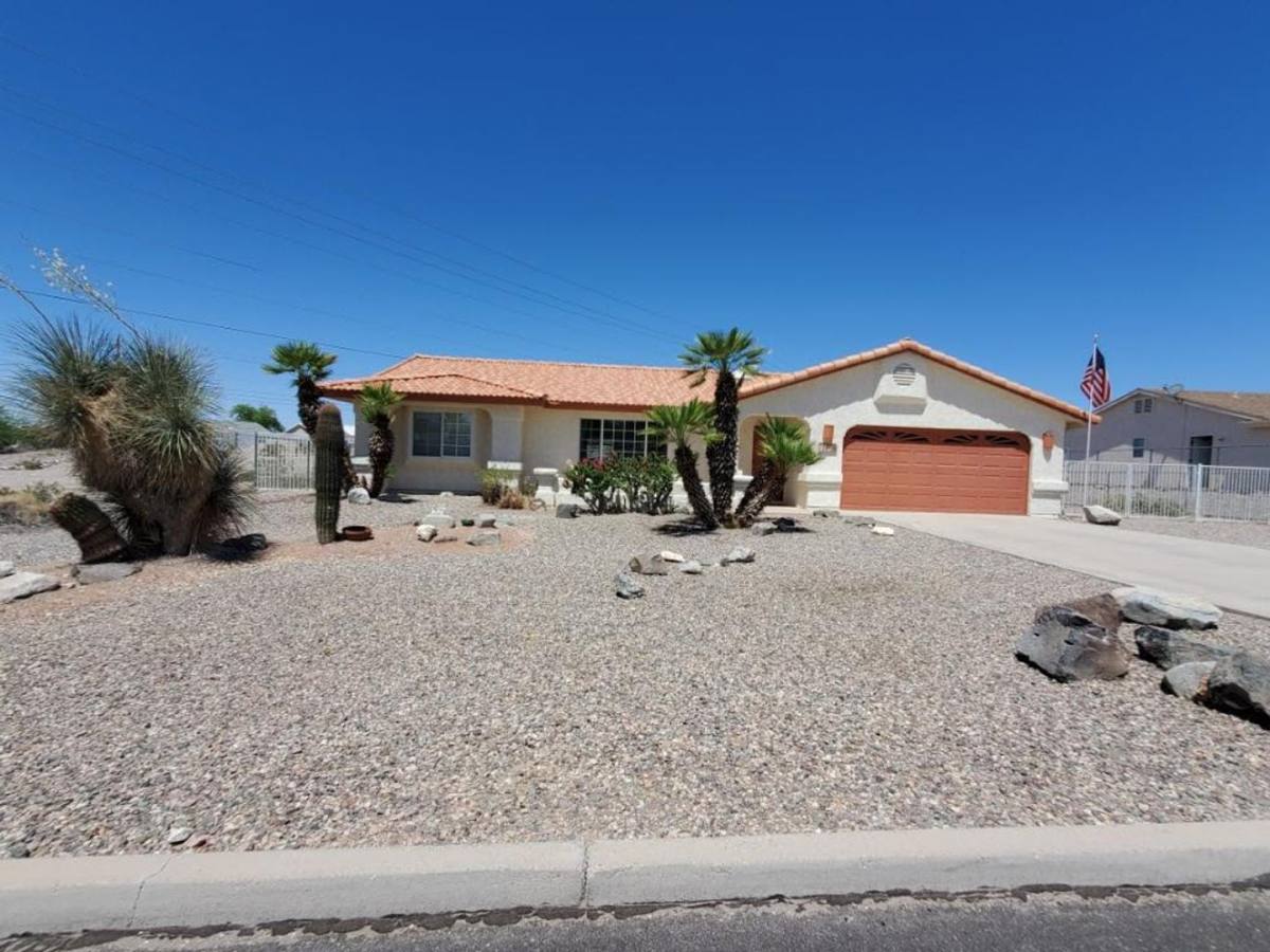 House for rent at 1391 McCulloch Blvd S, Lake Havasu City, AZ 86406