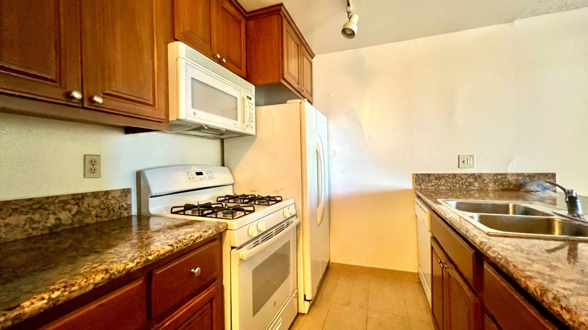 Apartment for rent at 10811 Ashton Ave, Los Angeles, CA 90024