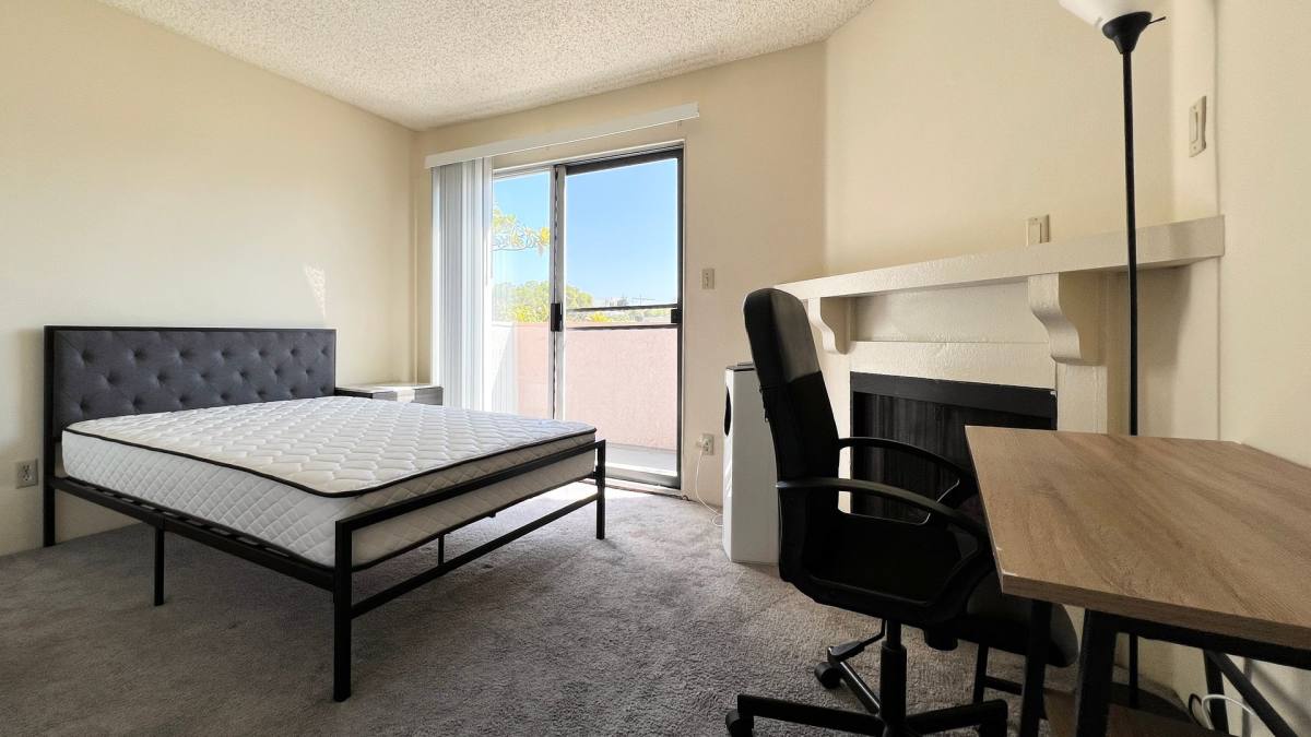 Apartment for rent at 512 Veteran Ave, Los Angeles, CA 90024