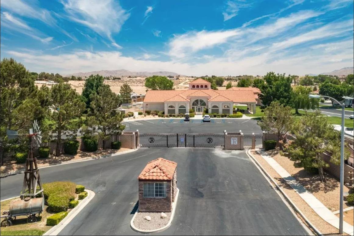Apartment for rent at 19325 Tournament Lane, Apple Valley, CA 92308