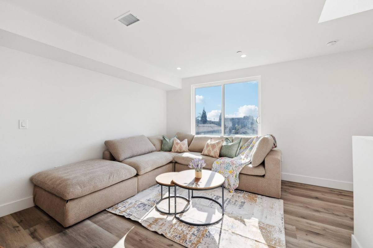 Apartment for rent at 3507 1 2 S Budlong Ave, Los Angeles, CA 90007