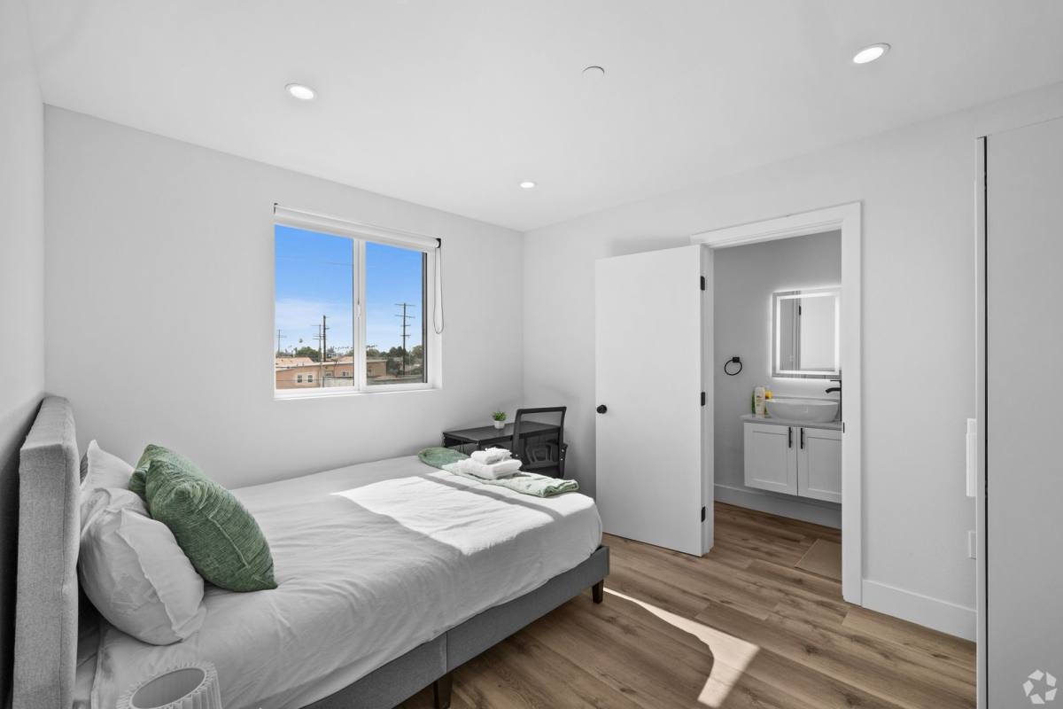 Apartment for rent at 3111 Walton Ave, Los Angeles, CA 90007