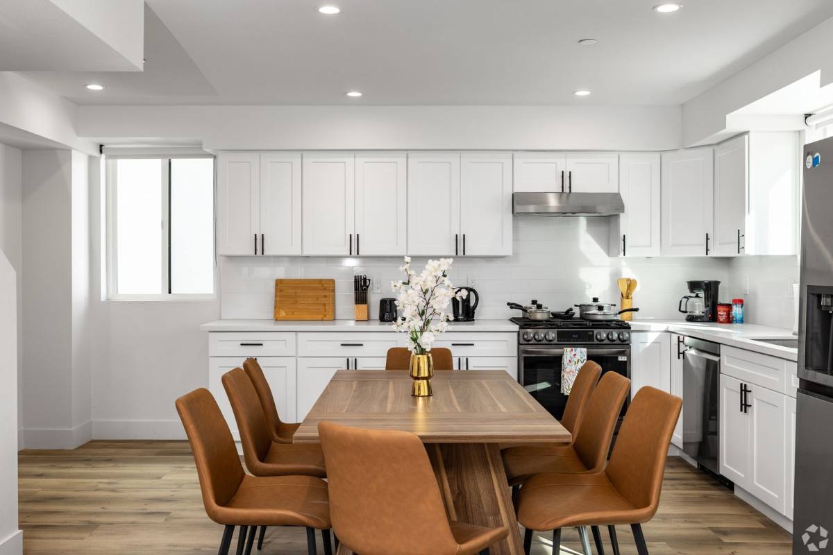 Apartment for rent at 1171 W 37th Place, Los Angeles, CA 90007