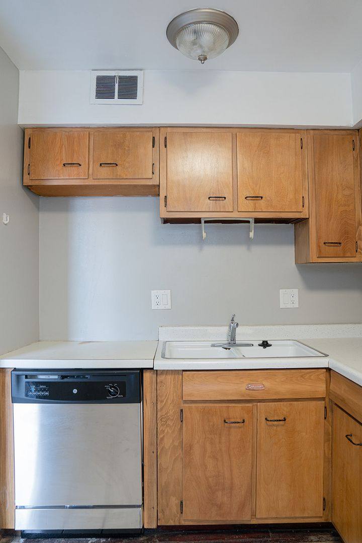 Townhouse for rent at 152 Chittenden Ave, Columbus, OH 43201