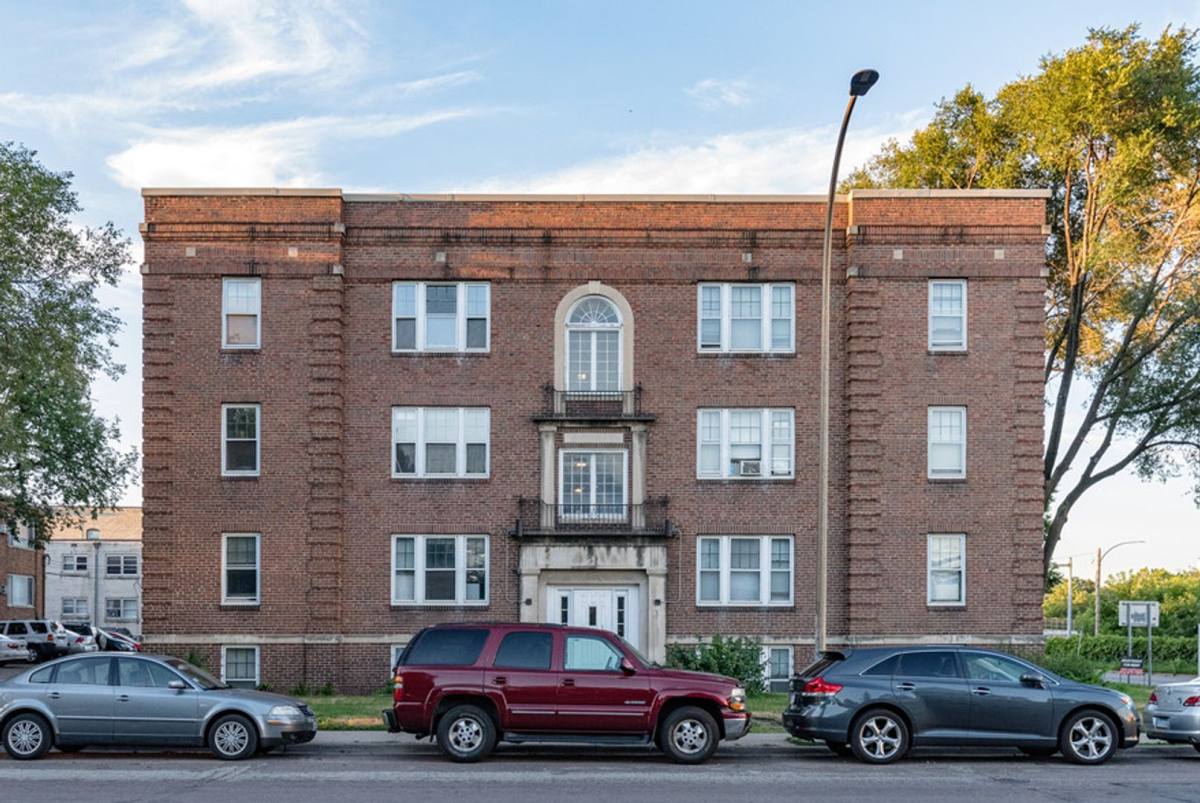 Apartment for rent at 813 University Ave SE, Minneapolis, MN 55414