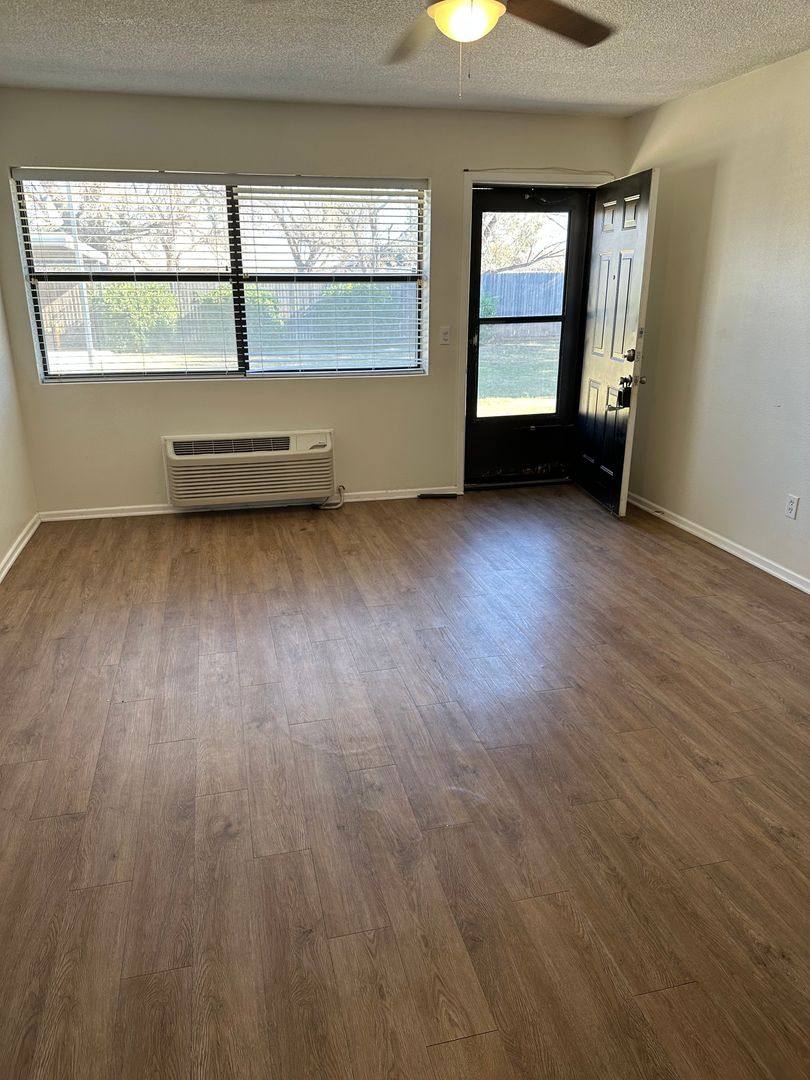 Apartment for rent at 300 W 2nd St, Idalou, TX 79329