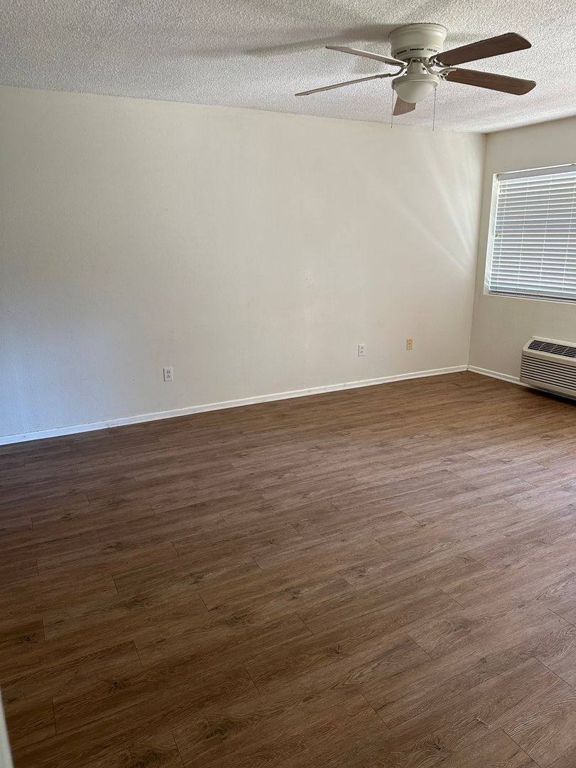 Apartment for rent at 300 W 2nd St, Idalou, TX 79329