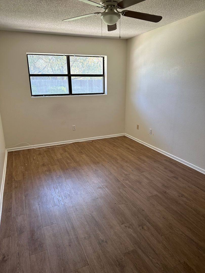Apartment for rent at 300 W 2nd St, Idalou, TX 79329