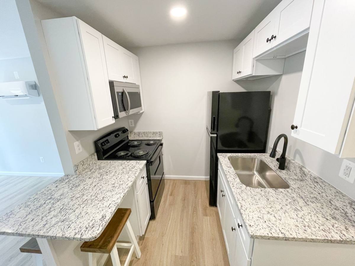 Apartment for rent at 17476 Piney Point Rd, Patuxent River, MD 20670