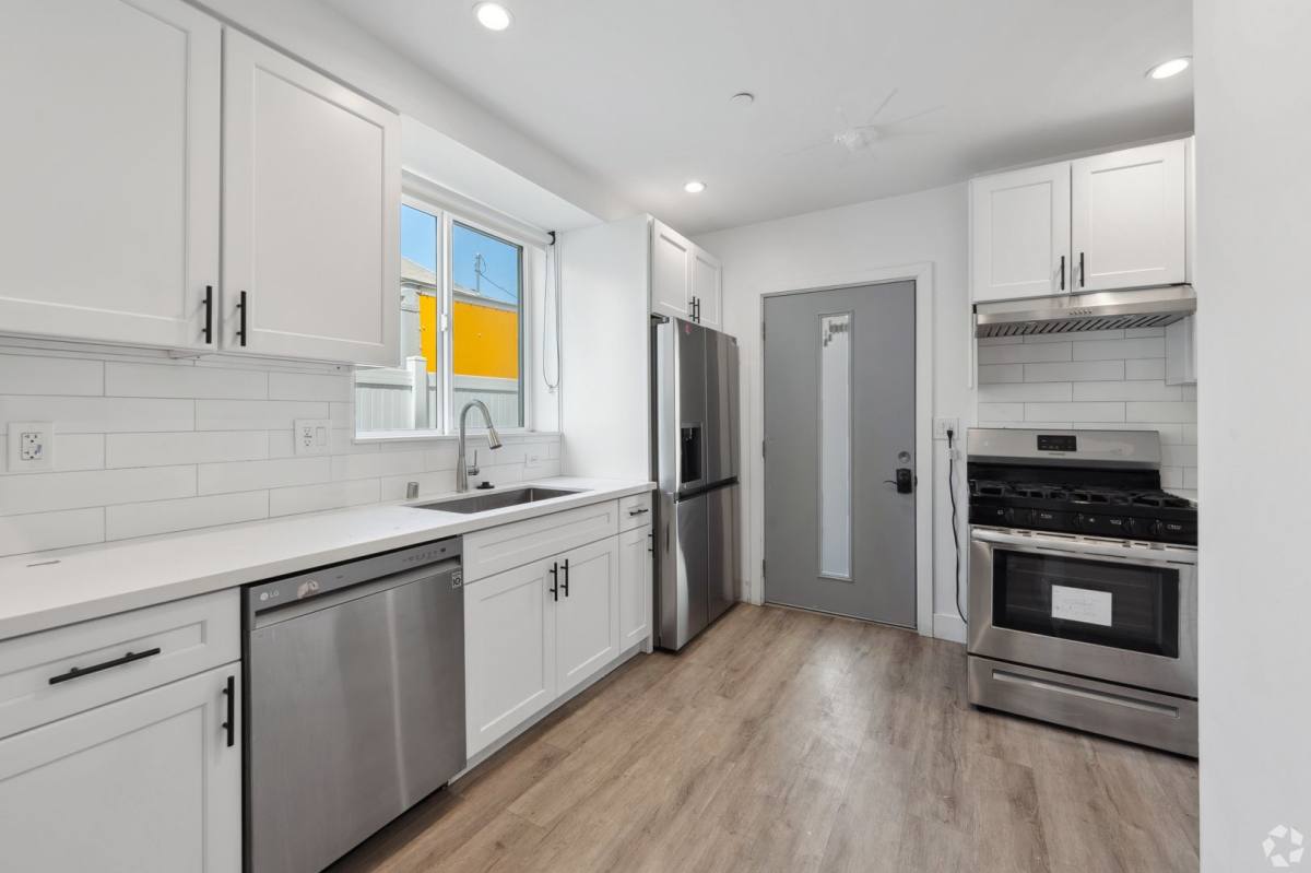 Apartment for rent at 2013 Raymond Ave, Los Angeles, CA 90007