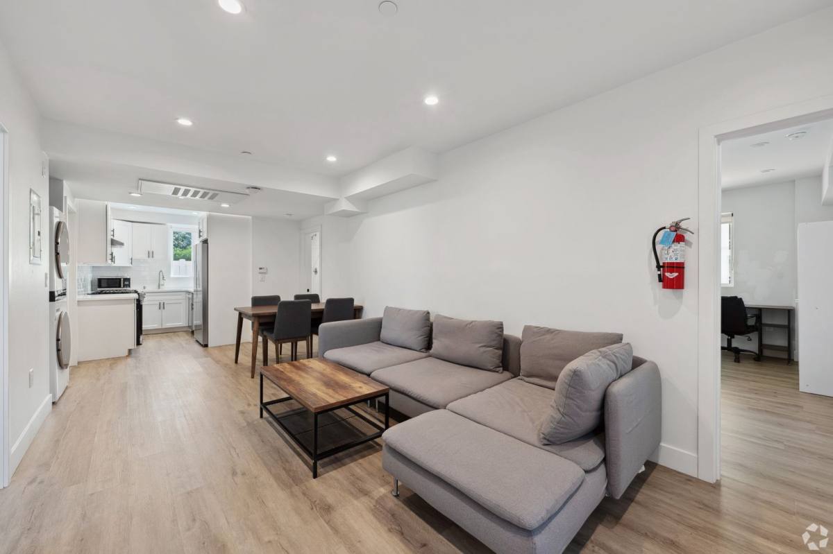 Apartment for rent at 2013 Raymond Ave, Los Angeles, CA 90007