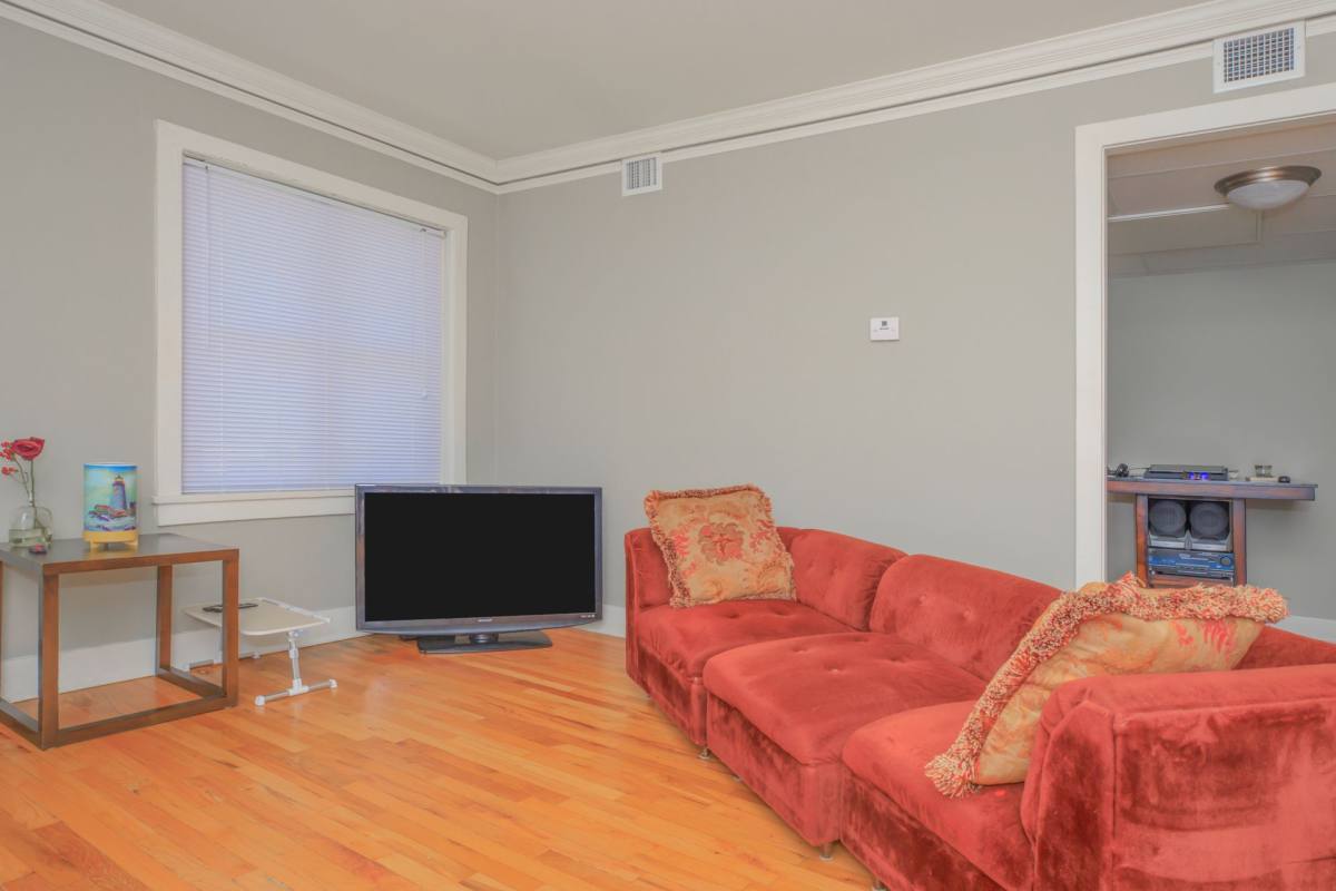Apartment for rent at 3701-3709 Davenport St, Omaha, NE 68131