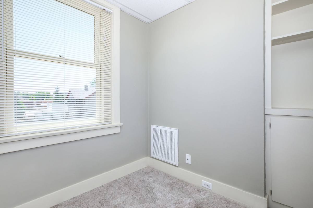 Apartment for rent at 3701-3709 Davenport St, Omaha, NE 68131