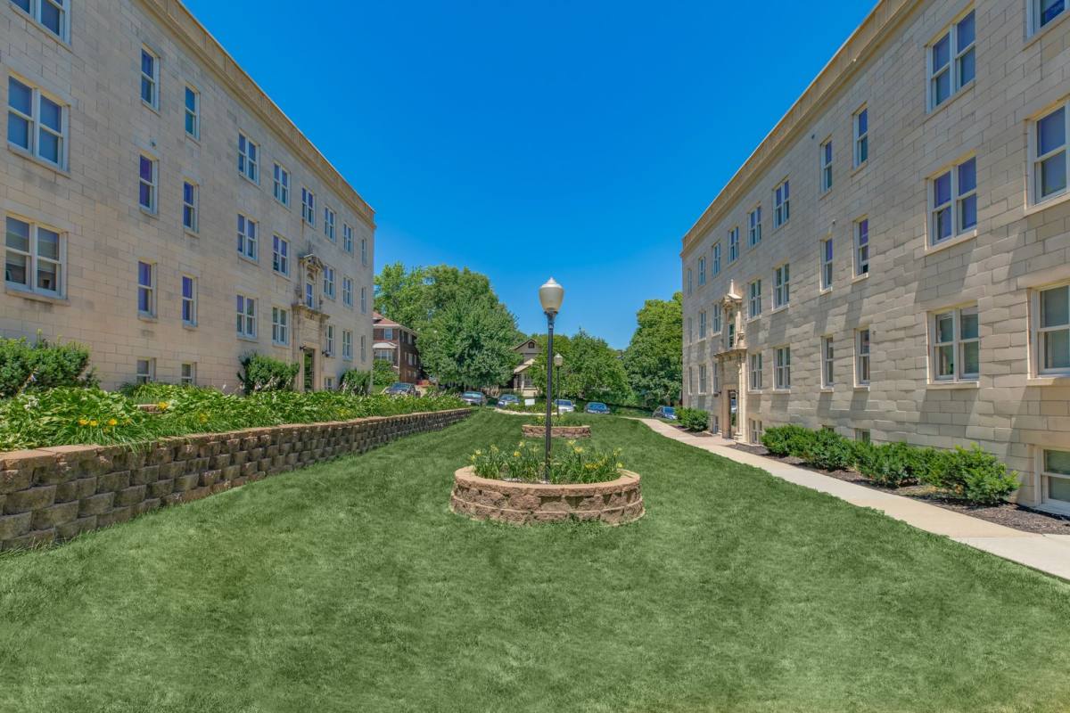Apartment for rent at 3701-3709 Davenport St, Omaha, NE 68131