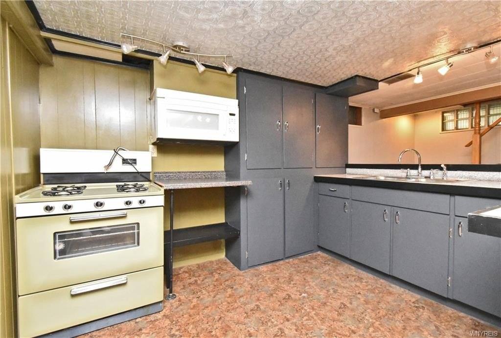 Apartment for rent at 824 Hilltop Lane, Toledo, OH 43615