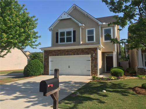 House for rent at 124 Oakmont Dr, Dawsonville, GA 30534
