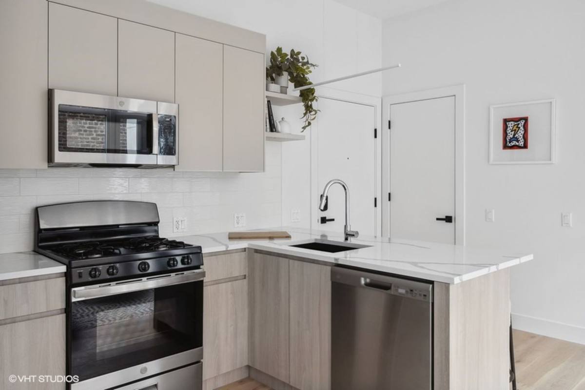 Apartment for rent at 4410 N Clark St #209, Chicago, IL 60640